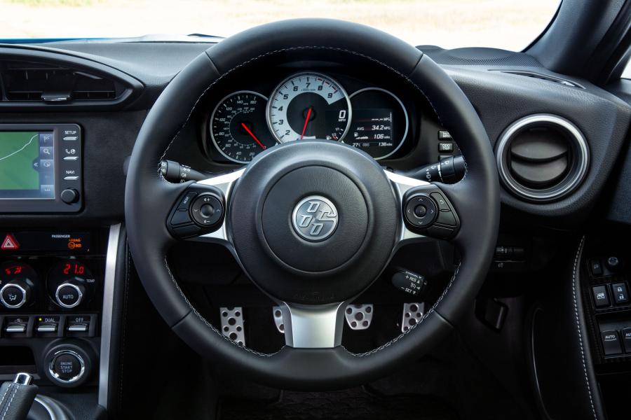Панель приборов Toyota GT 86 Blue Edition 2018 года  (UK) (фото 16 из 40)
